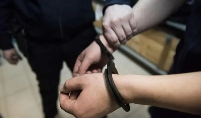 Alty balanyń anasyn ólimshi qylyp sabaǵan kúdikti qamaýǵa alyndy