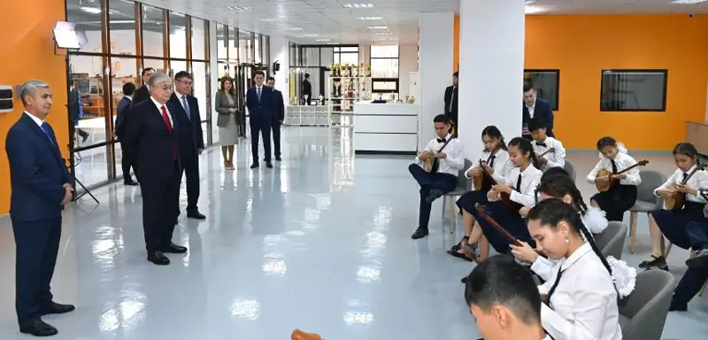 پرەزيدەنت اتىراۋداعى اباي اتىنداعى ورتالىققا باردى