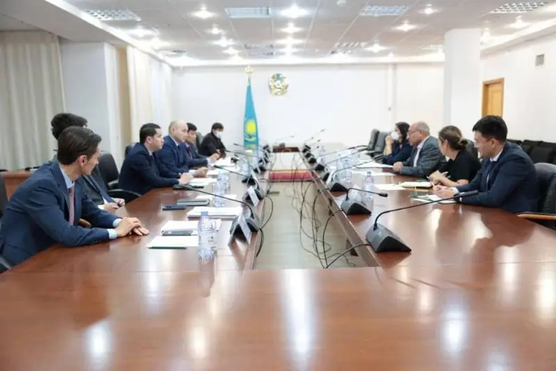 国家经济部长会见最高改革委员会副主席
