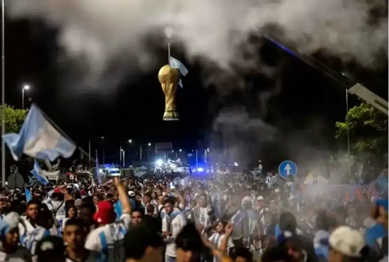 ارگەنتيناداعى فۋتبول مەرەكەسى كەزىندە جانكۇيەر كوز جۇمدى