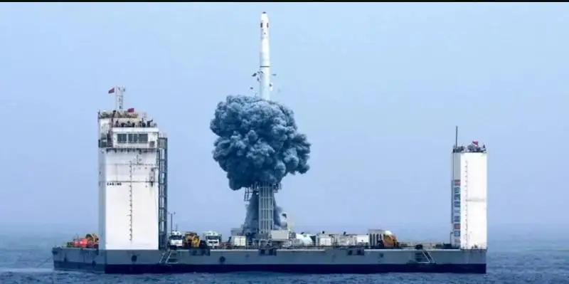 Хитой денгиз платформасидан коинотга иккита сунъий йўлдошни учирди