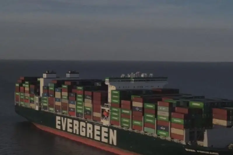 Контейнер ташийдиган кема АҚШ қирғоқларида тиқилиб қолди