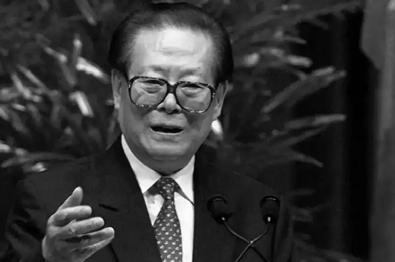 Хитойнинг собиқ раиси Цзян Цзэминь вафот этди