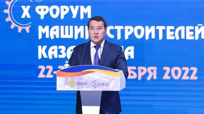 政府总理出席机械制造商论坛全体会议