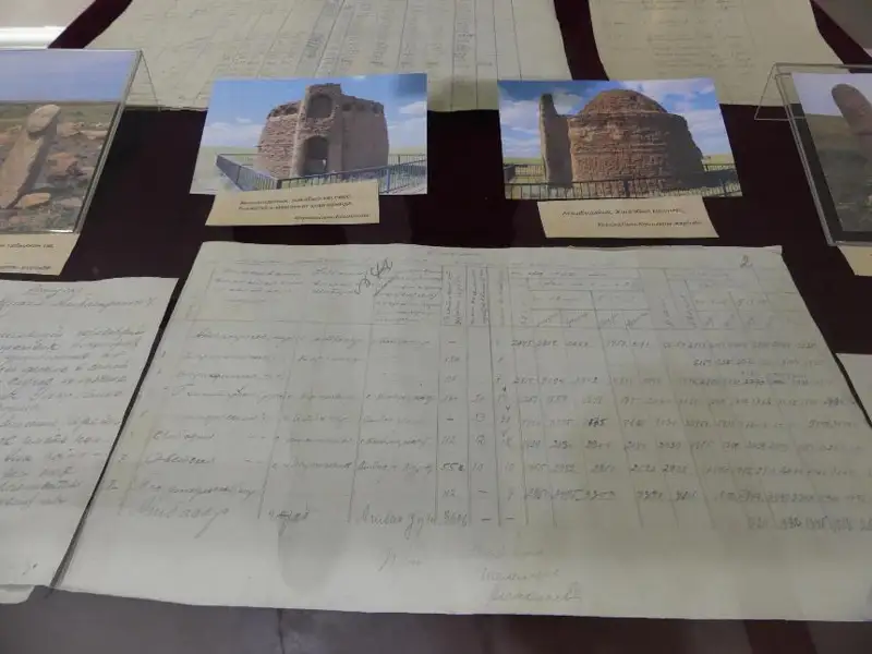 دەرەكتەر قازاق قارپىندە سويلەيدى