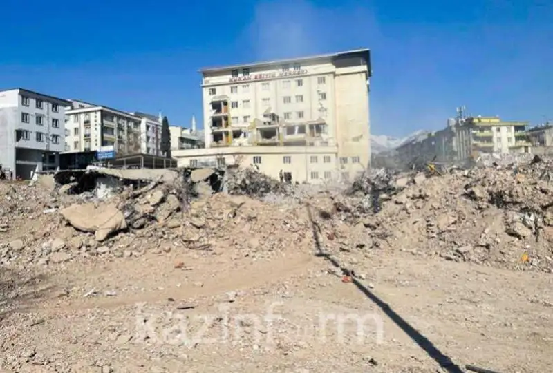 تۇركياداعى ءزىلزالا ايماعىندا تەحنيكا مەن جىلاعان ادامداردىڭ داۋىسى قاتار شىعىپ جاتتى - دارىگەر