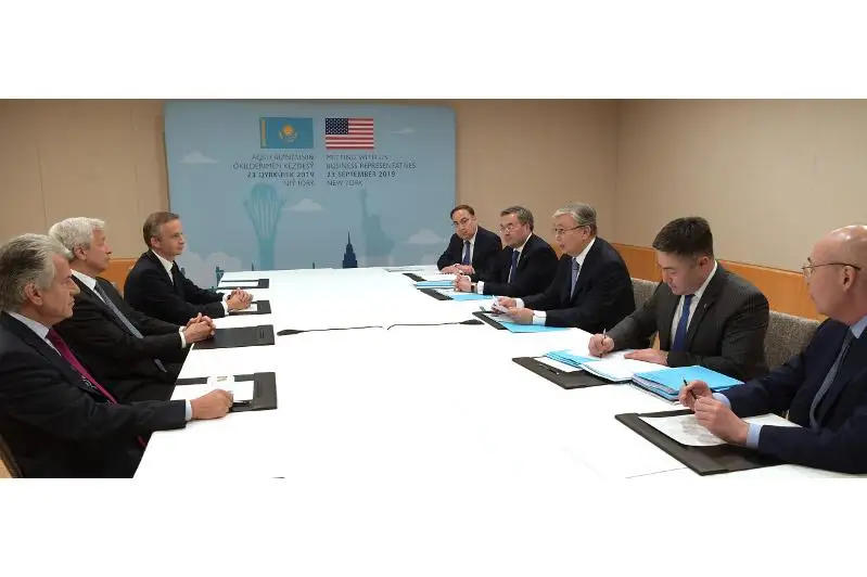 托卡耶夫总统会见多个美国大型企业代表