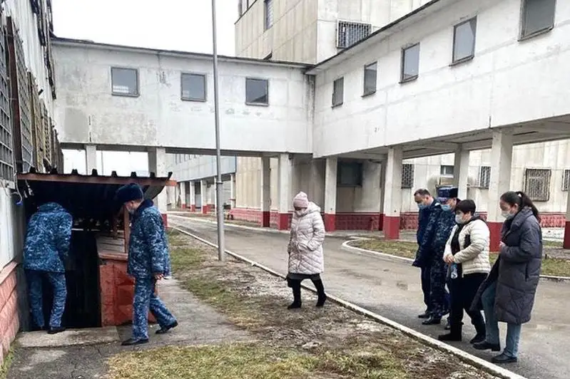 Almaty tergeý ızolıatorynda adamdardy azaptaıtyn jertóle rasymen bar ma