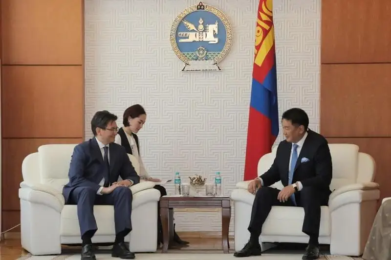 哈萨克斯坦大使向蒙古国总统递交国书