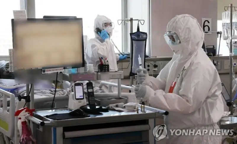 Коронавирус: Жанубий Кореяда ўлим ҳолатлари бўйича янги кунлик антирекорд ўрнатилди
