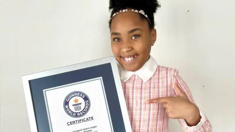 Етти ёшли қизалоқ дунёдаги энг ёш опера қўшиқчиси бўлди