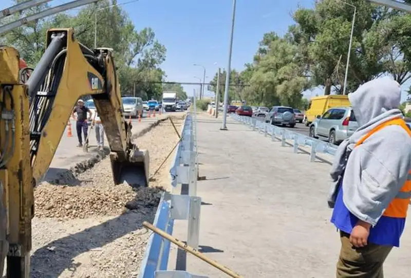 Altyn Orda bazary janyndaǵy jol jóndeý jumystarynyń 85 paıyzy aıaqtaldy