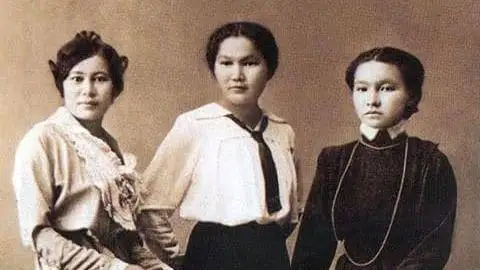 قازاقتىڭ العاشقى ايەل دارىگەرى اققاعاز دوسجانوۆا تۋرالى نە بىلەمىز