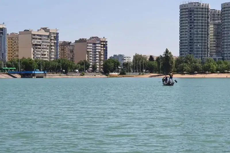 Дно озера Сайран очистят до конца 2022 года