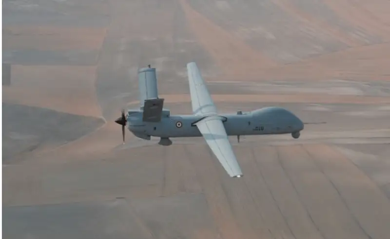 قازاقستاندا تۇرىك دروندارى سىناقتان وتكىزىلىپ جاتىر