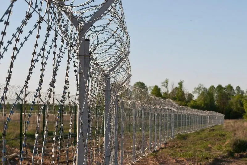 Озарбайжонда чегарачи минага тушиб қолди