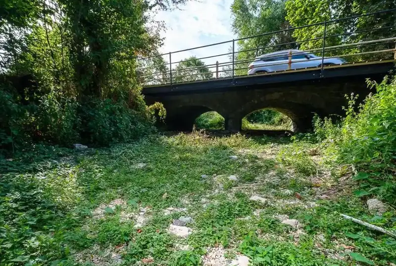 Темзанинг манбаи тарихда биринчи марта иссиқ туфайли қуриб қолди