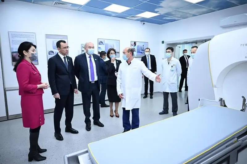 Қозоғистон: Сенаторлар Миллий нейрохирургия маркази фаолияти билан танишди