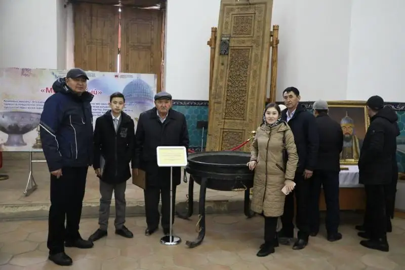 تۇركىستاندىقتىڭ ۇيىندە ءۇش عاسىردان بەرى ساقتالىپ كەلگەن قولا قازان مۋزەيگە بەرىلدى