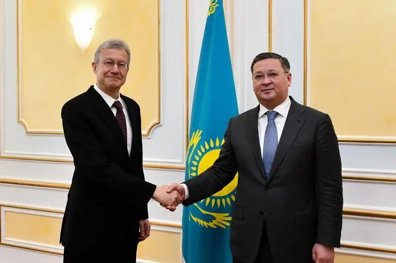 哈萨克斯坦外交部长会见美国驻哈大使