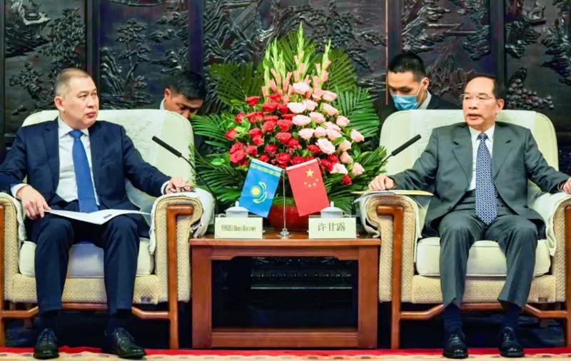 哈国驻华大使会见中国公安部副部长