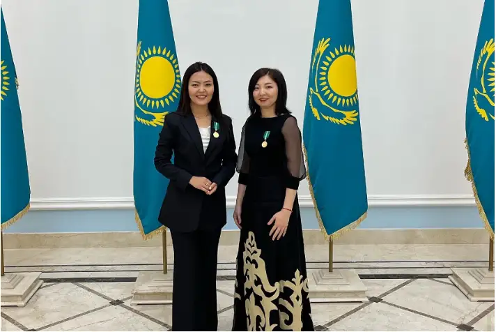 ق ر پرەزيدەنتى قانداستاردى مەملەكەتتىك ناگرادامەن ماراپاتتادى