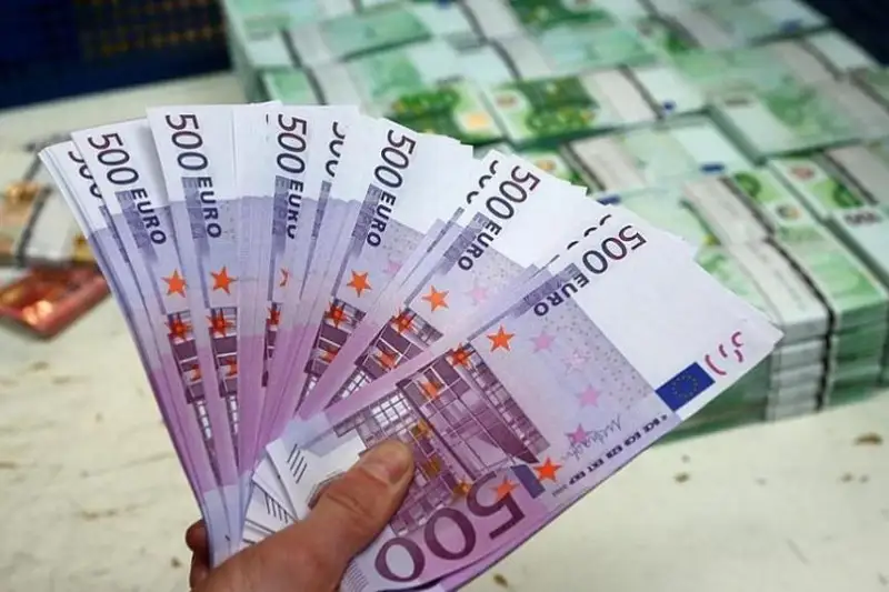 Italııanyń memlekettik qaryzy rekordty joǵary deńgeıge jetti