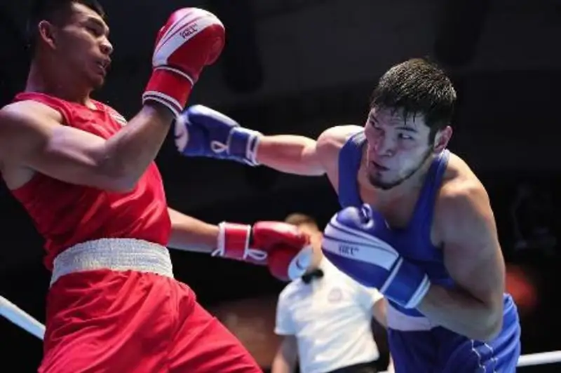 Стало известно расписание боев казахстанских боксеров в полуфинале ЧА-2022