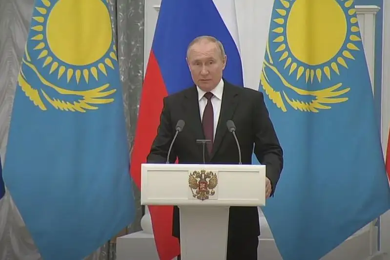 Владимир Путин пригласил Касым-Жомарта Токаева на Петербургский экономический форум