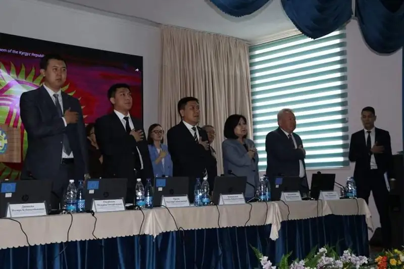 Qyrǵyz mektepterinde aptasyna eki márte ánuran oryndalatyn boldy