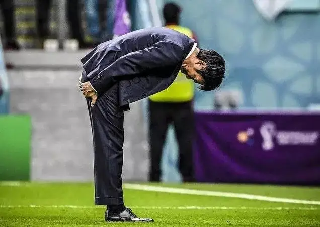 ءۇمىتتى اقتاي المادىق. جاپون باپكەرى باس ءيىپ كەشىرىم سۇرادى