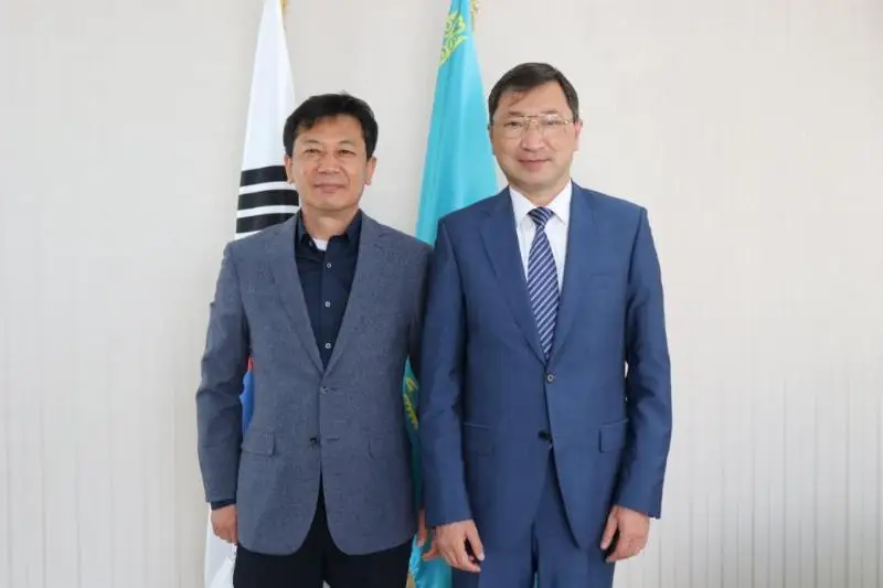 哈萨克斯坦大使会见起亚集团副总裁