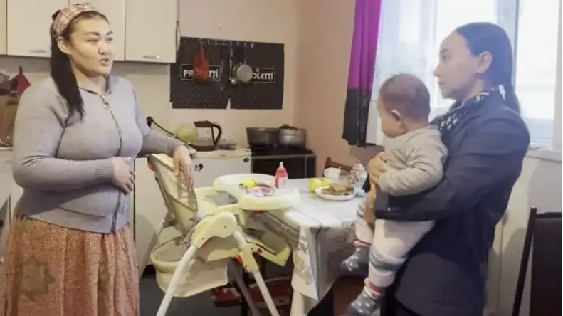 ەمىزۋلى سابيىمەن تاكسي بولعان استانالىق ايەلگە پاتەر بەرىلەدى