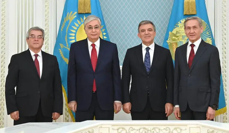 Memleket basshysy Ortalyq Azııa medıa forýmynyń qatysýshylarymen kezdesti