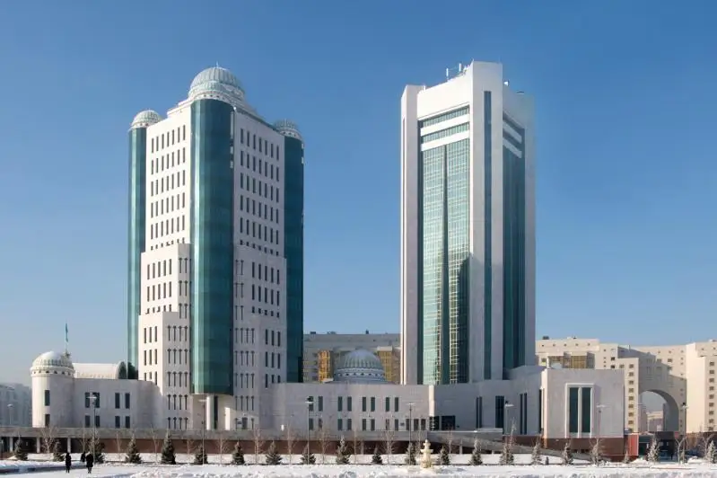ҚР Парламенти депутатлари бир кунлик иш ҳақини «Қозоғистон халқига» жамғармасига ўтказдилар