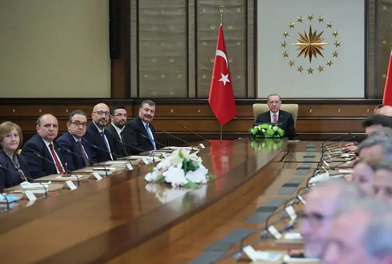 Туркияда тиббий ниқоб тақиш мажбурияти олиб ташланди