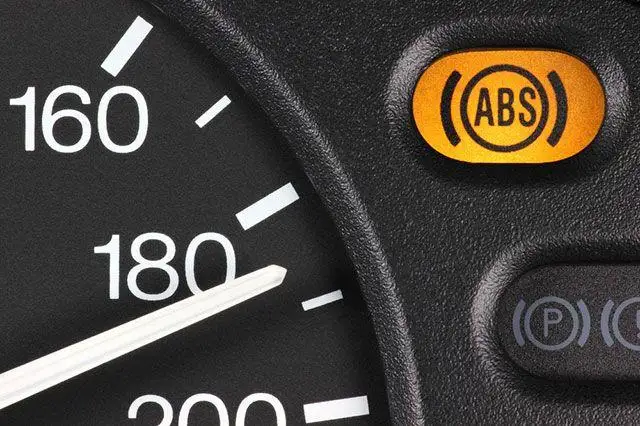 Қазақстанда ABS, қауіпсіздік жастығы жоқ көлік шығарыла ма – министрлік түсіндірмесі