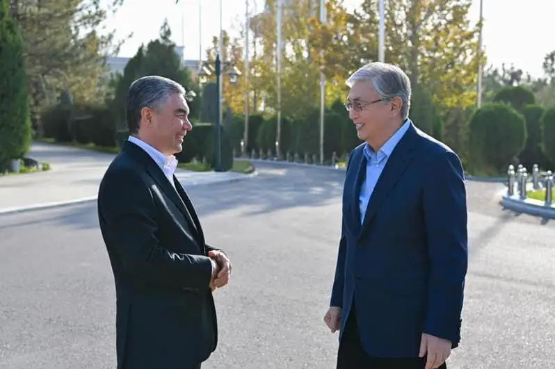 Туркманистон Президенти Aшхободда Aбай ҳайкалини ўрнатишни таклиф қилди