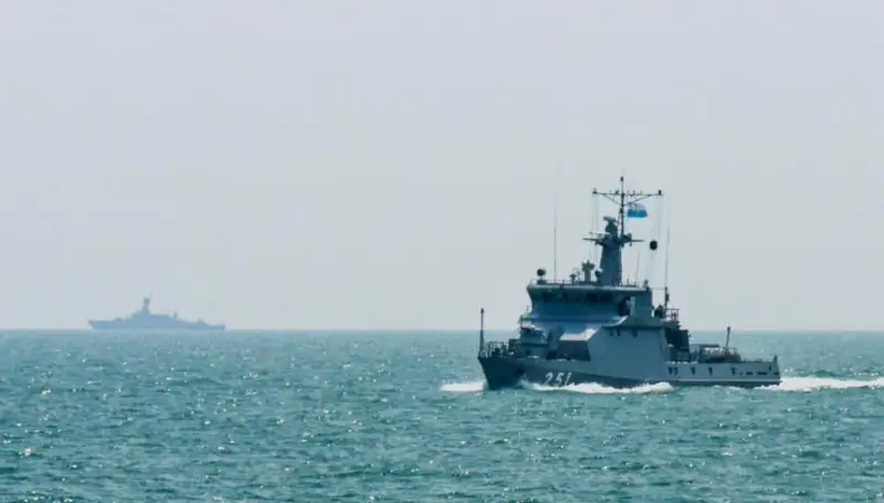 里海舰队顺利完成远距离集结巡航任务