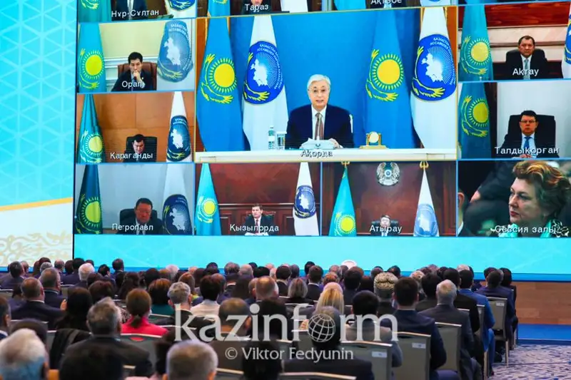Ата заңға өзгеріс енгізуге қатысты республикалық референдум өткізуді ұсынамын - Президент