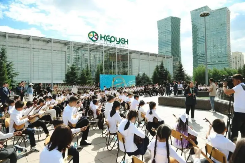 Более 2 тыс. 500 домбристов по всей стране исполнили популярные казахские кюи