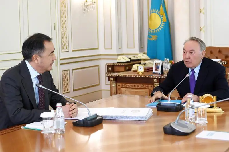 首任总统接见阿拉木图市长萨金塔耶夫