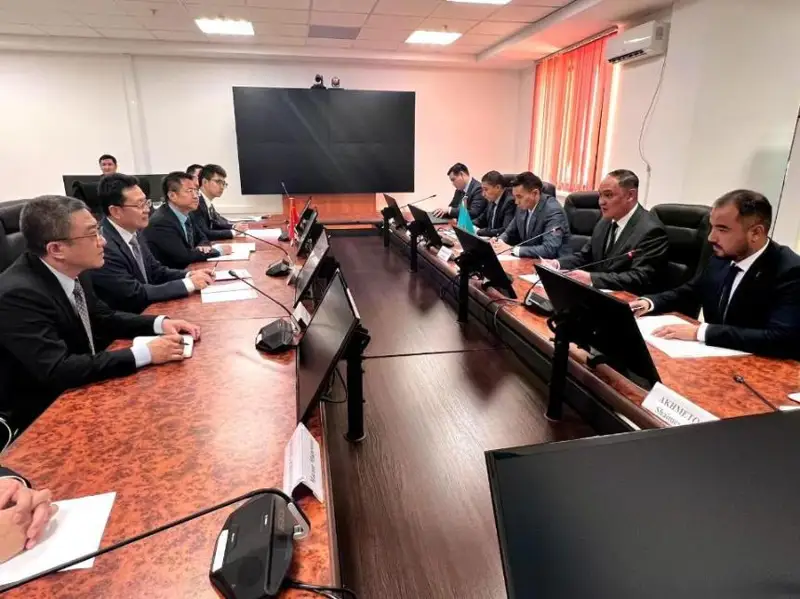 哈农业部长与中粮集团副总经理举行会晤