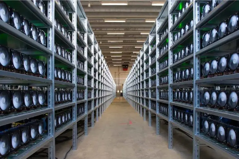 Қасим-Жомарт Тоқаев майнинг фермаларига солиқни оширишга кўрсатма берди