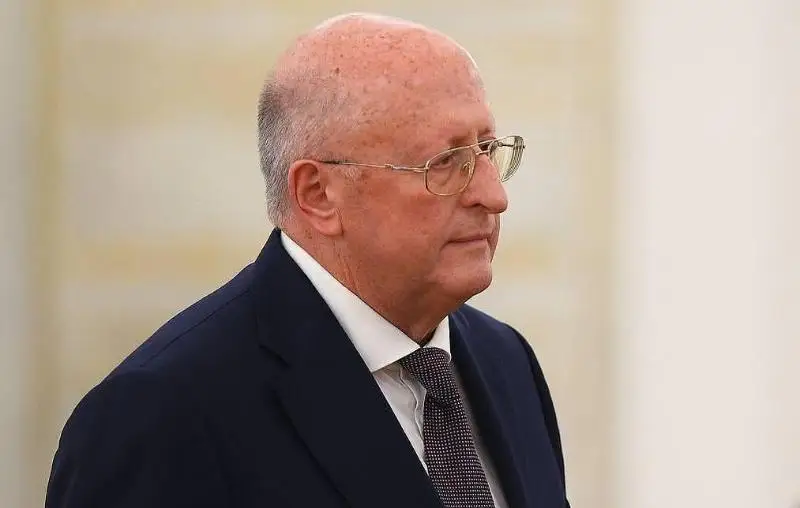 Россияда ковидга қарши бурунга томизадиган  вакцина бўйича тадқиқотнинг учинчи босқичи эълон қилинди