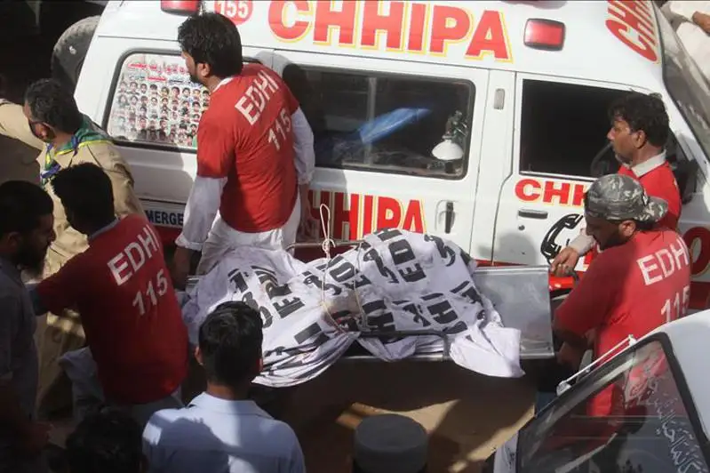 巴基斯坦坠机事件致97人死亡 两人幸存