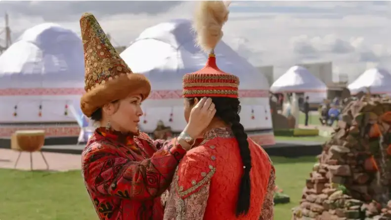 قازاقتا كەلىندى تورگە شىعارمايتىن تىيىم قايدان شىققان؟