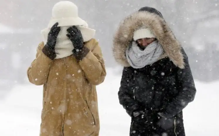北美多地遭冬季暴风雪袭击 数千航班被取消