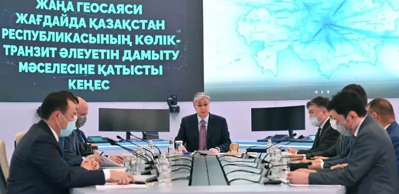 Глава государства провел совещание по развитию транспортно-транзитного потенциала
