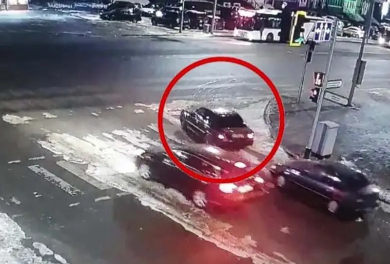 ەلوردا تۇرعىنى ءبىر جىل بۇرىن ساتقان كولىگىن قايتا ۇرلاپ كەتكەن